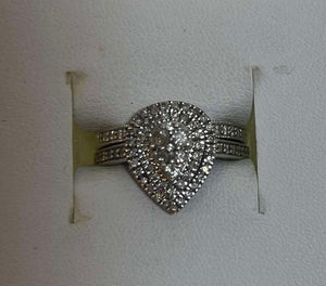 Diamond pear shaped wedding set