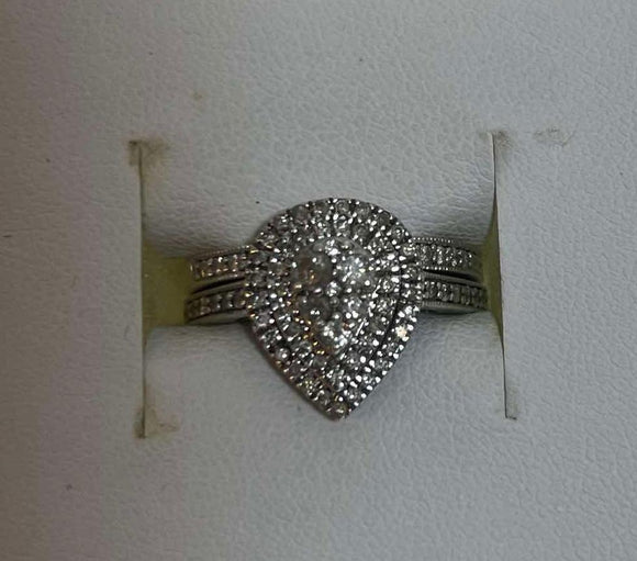 Diamond pear shaped wedding set