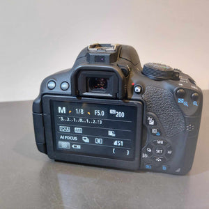 Canon EOS 700D Camera