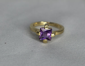 14ct Gold Amethyst Ladies Ring.